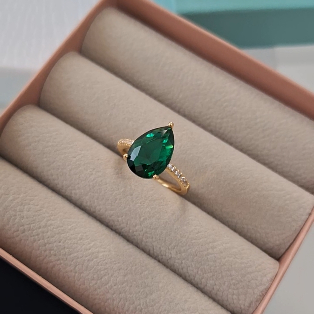 Emerald pear shape diamond cut ring - Picture 4 of 6